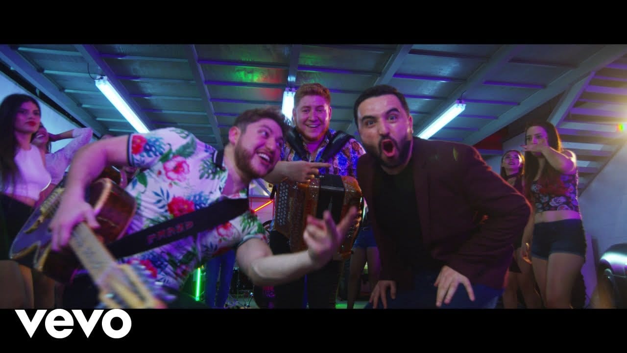 Los Rojos Lanzan Su Nuevo Disco Puro Cumbion Bien Loco Iheartradio los rojos lanzan su nuevo disco puro