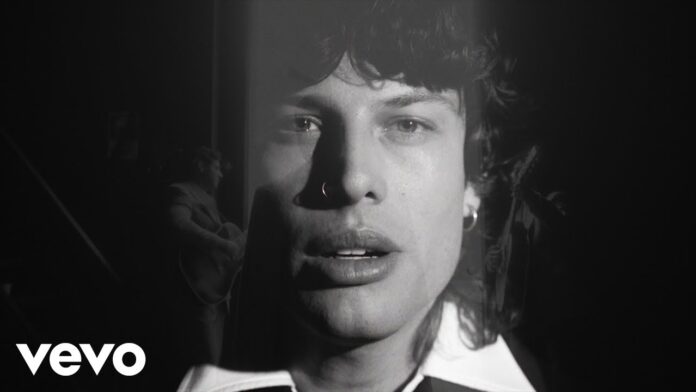 Reik y Leo Rizzi cantan juntos, “Aquí en la arena”