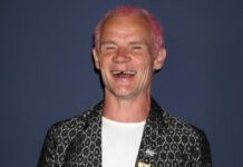 Flea anuncia estreno de su disco como solista, “Honora”