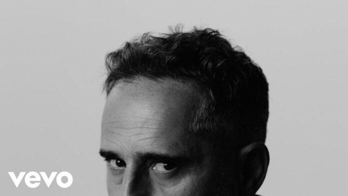 Jorge Drexler late al ritmo del candombe en “Toco madera”