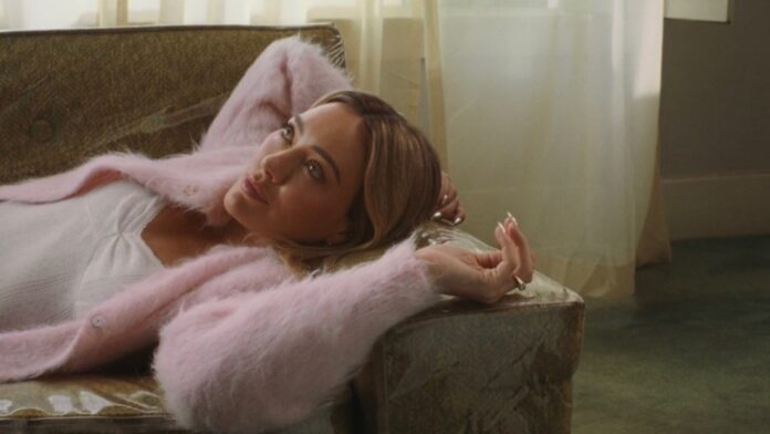 Ya salió el nuevo disco de Hilary Duff, “Luck… or something”